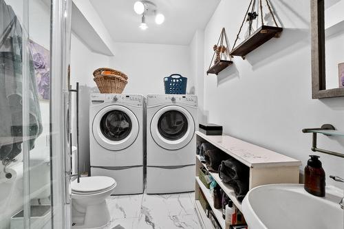 Salle de bains - 3375 Rue Masson, Saint-Placide, QC - Indoor Photo Showing Laundry Room