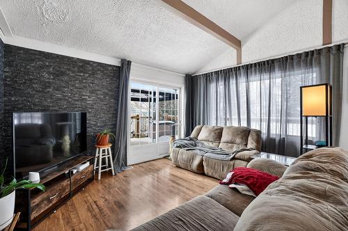 Salon - 3375 Rue Masson, Saint-Placide, QC - Indoor Photo Showing Living Room
