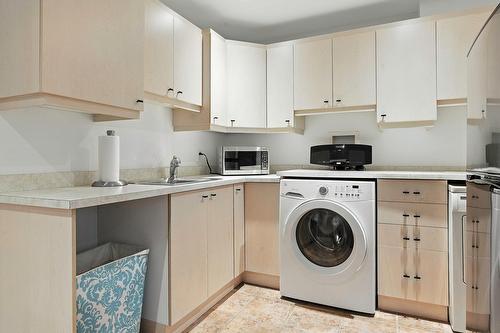 Rangement - 525 Rue Des Cyprès, Sainte-Adèle, QC - Indoor Photo Showing Laundry Room