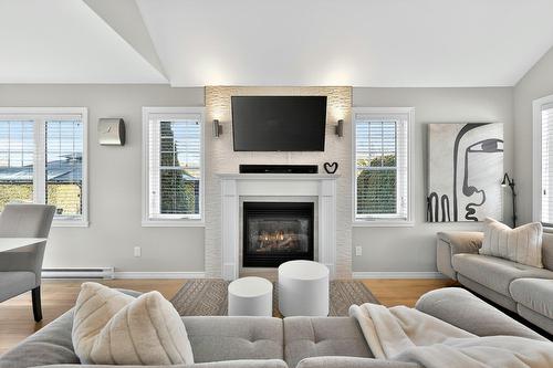 Salon - 1039 Rue Des Perdrix, Otterburn Park, QC 