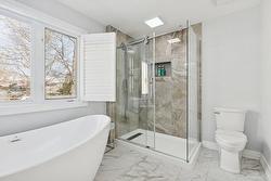 Salle de bains attenante à la CCP - 