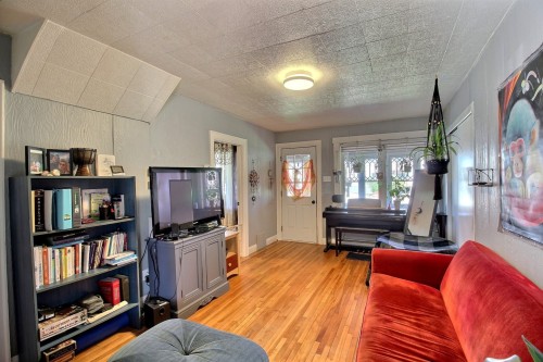 Salon - 1063  - 1070 2E Avenue, Val-D'Or, QC - Indoor
