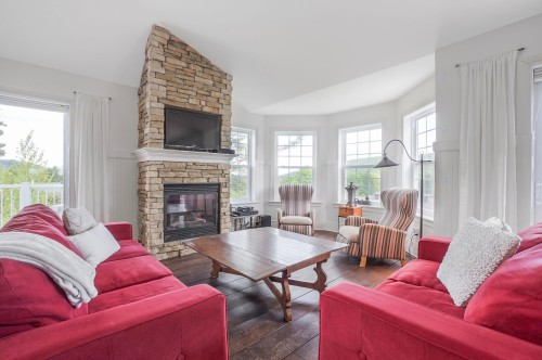 Salon - 17Z Av. Des Érables, Saint-Sauveur, QC - Indoor Photo Showing Living Room With Fireplace