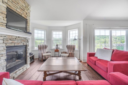 Salon - 17Z Av. Des Érables, Saint-Sauveur, QC - Indoor Photo Showing Living Room With Fireplace