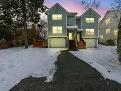 81 Woodbury Drive  Halifax, NS B3M 1Z7