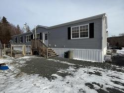 27 PARKWOOD DRIVE, NORTH GRANT, N.S.  North Grant, NS B2G 2L1