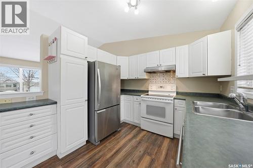 626 Peterson Crescent, Saskatoon, SK - Indoor Photo Showing Kitchen With Double Sink