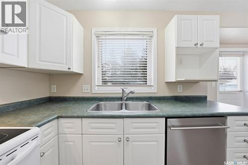 626 Peterson Crescent, Saskatoon, SK - Indoor Photo Showing Kitchen With Double Sink