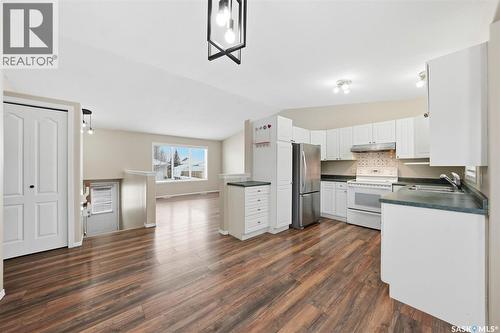 626 Peterson Crescent, Saskatoon, SK - Indoor Photo Showing Kitchen