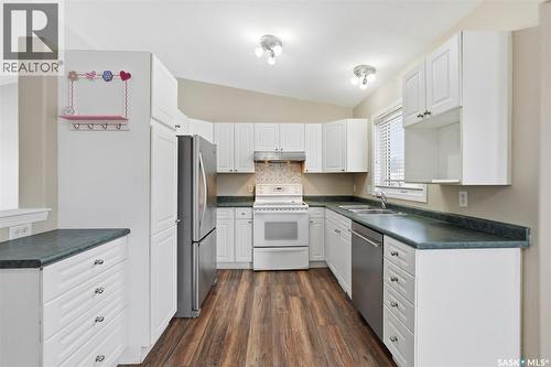 626 Peterson Crescent, Saskatoon, SK - Indoor Photo Showing Kitchen With Double Sink