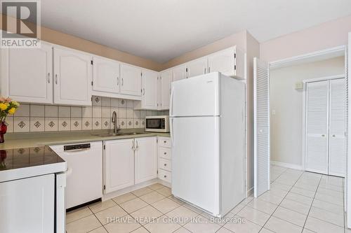 605 - 380 King Street, London East (East K), ON - Indoor Photo Showing Kitchen With Double Sink