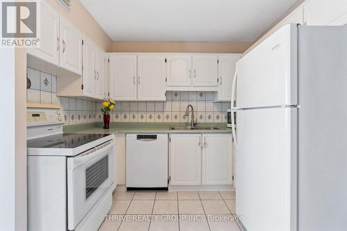 605 - 380 King Street, London East (East K), ON - Indoor Photo Showing Kitchen With Double Sink