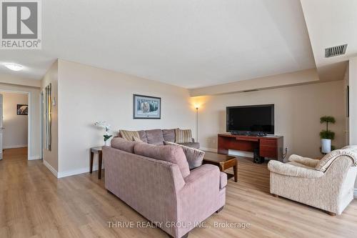 605 - 380 King Street, London East (East K), ON - Indoor Photo Showing Living Room