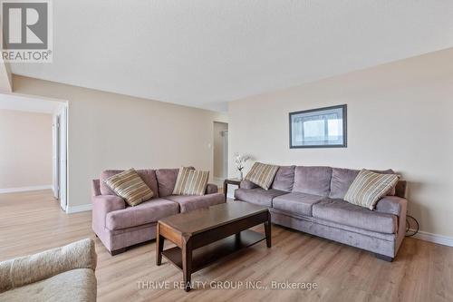 605 - 380 King Street, London East (East K), ON - Indoor Photo Showing Living Room