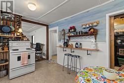 Main Level Breakfast Bar - 