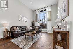 Stunning 14 ft ceiling with led potlights - 