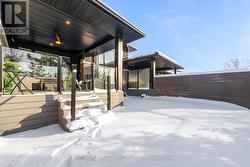 A stunning private yard - 