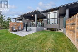 A stunning private yard - 