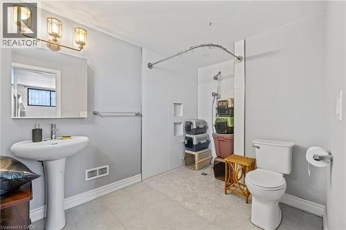78 Cromwell Crescent, Hamilton, ON - Indoor Photo Showing Bathroom