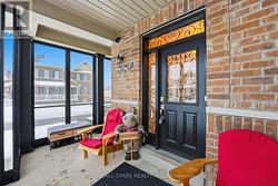 Awesome enclosed entryway - 