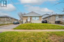 776 PHILLIP MURRAY AVENUE  Oshawa, ON L1J 1J3