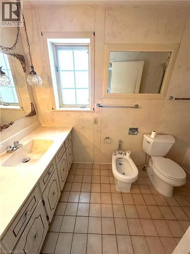 107 Cathcart Street, Hamilton, ON - Indoor Photo Showing Bathroom