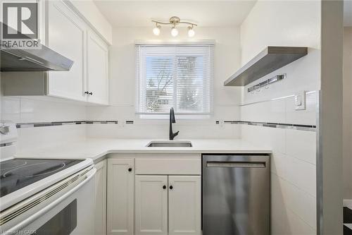 126 Queen Street E, Cambridge, ON - Indoor Photo Showing Kitchen