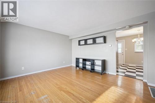 126 Queen Street E, Cambridge, ON - Indoor