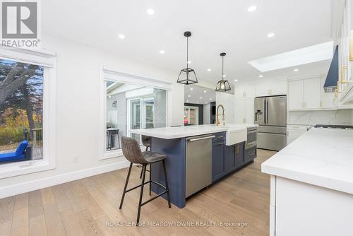 4 Chipper Court, Halton Hills, ON - Indoor Photo Showing Kitchen With Stainless Steel Kitchen With Upgraded Kitchen