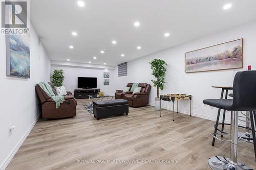 4 Chipper Court, Halton Hills, ON - Indoor