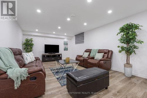 4 Chipper Court, Halton Hills, ON - Indoor Photo Showing Living Room