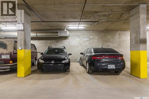 418 C Avenue S, Saskatoon, SK - Indoor Photo Showing Garage