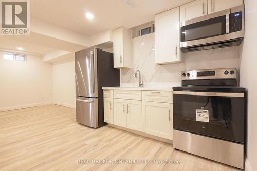 4326 Waterford Crescent, Mississauga, ON - Indoor Photo Showing Kitchen With Stainless Steel Kitchen