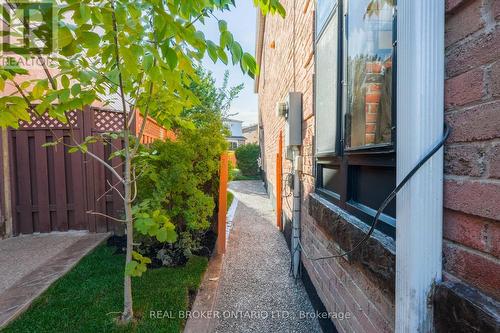 4326 Waterford Crescent, Mississauga, ON - Outdoor