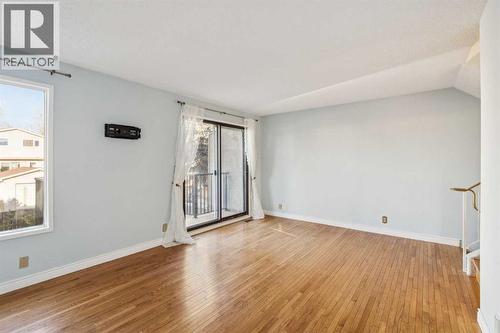 308 Woodvale Crescent Sw, Calgary, AB - Indoor Photo Showing Other Room