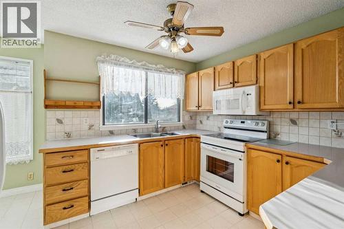 308 Woodvale Crescent Sw, Calgary, AB - Indoor Photo Showing Kitchen With Double Sink