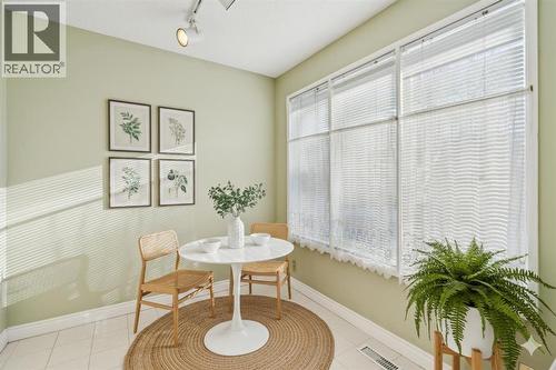 308 Woodvale Crescent Sw, Calgary, AB - Indoor