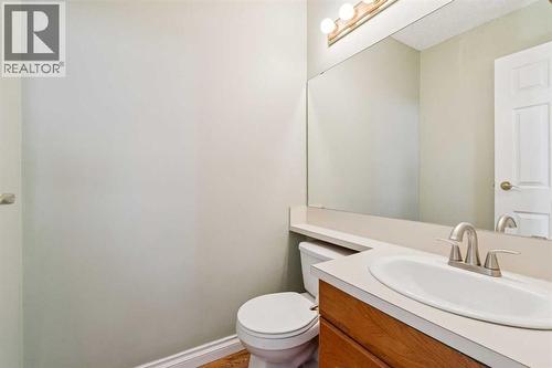 308 Woodvale Crescent Sw, Calgary, AB - Indoor Photo Showing Bathroom