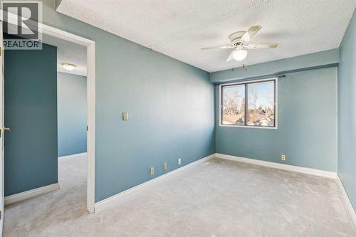 308 Woodvale Crescent Sw, Calgary, AB - Indoor Photo Showing Other Room