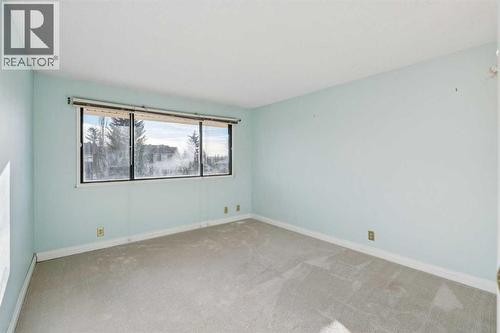 308 Woodvale Crescent Sw, Calgary, AB - Indoor Photo Showing Other Room