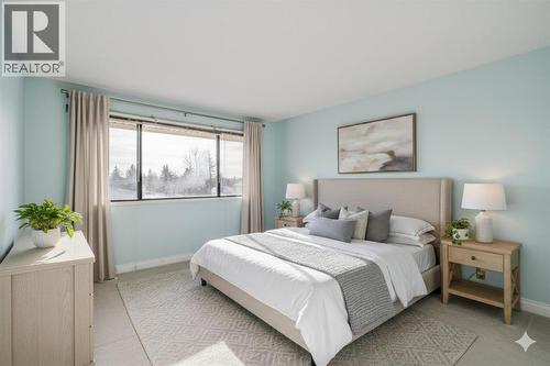 308 Woodvale Crescent Sw, Calgary, AB - Indoor Photo Showing Bedroom