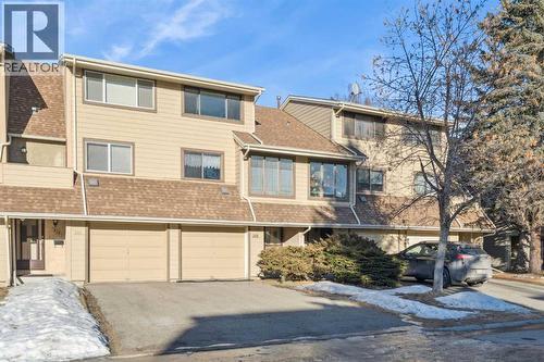 308 Woodvale Crescent Sw, Calgary, AB - Outdoor