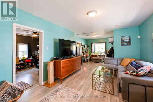 61 Briscoe Street W, London South (South E), ON - Indoor Photo Showing Living Room