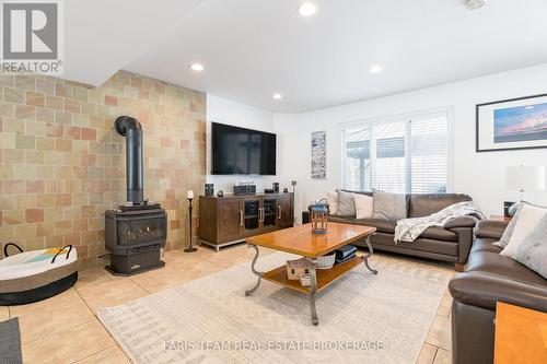 100 Desroches Trail, Tiny, ON - Indoor Photo Showing Living Room