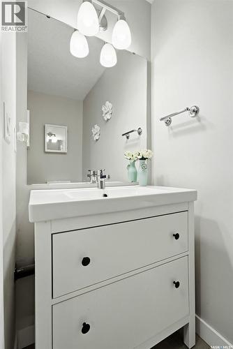 198 Plainsview Drive, Regina, SK - Indoor Photo Showing Bathroom
