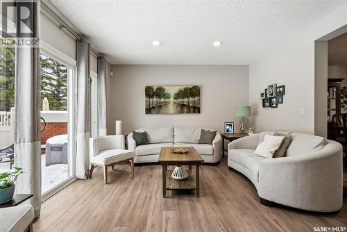 198 Plainsview Drive, Regina, SK - Indoor Photo Showing Living Room