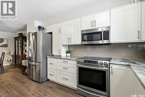198 Plainsview Drive, Regina, SK - Indoor Photo Showing Kitchen With Stainless Steel Kitchen With Upgraded Kitchen