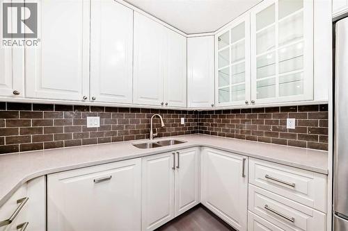 604, 537 14 Avenue Sw, Calgary, AB - Indoor Photo Showing Kitchen With Double Sink