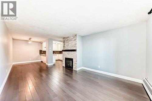604, 537 14 Avenue Sw, Calgary, AB - Indoor Photo Showing Living Room With Fireplace