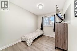 Secondary bedroom, with brand new windows - 